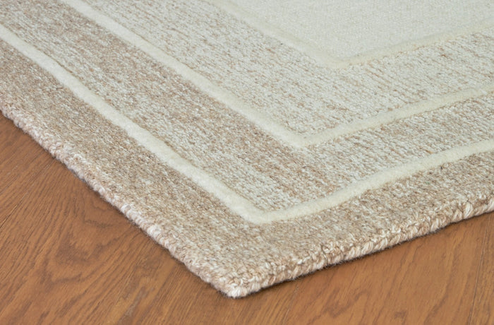 Teelgan 5' x 7' Medium Rug in Ivory/Tan