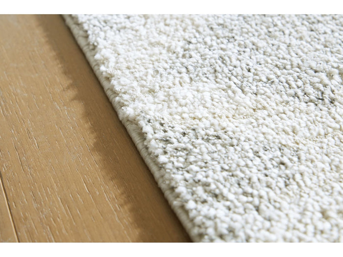 Unawick 5' x 7' Medium Rug in Gray/Ivory