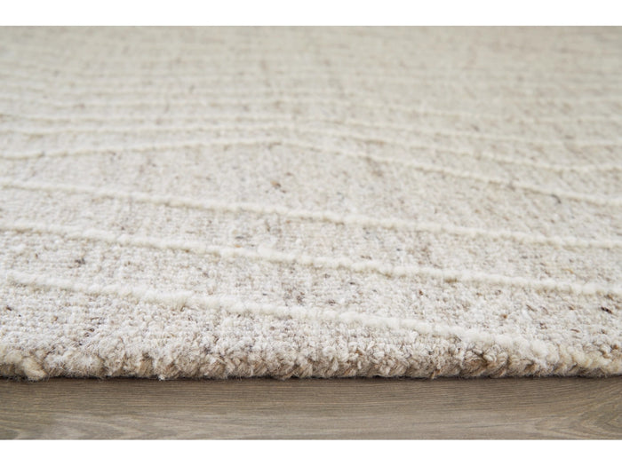 Varahill 5' x 7'' Medium Rug in Gray/Ivory